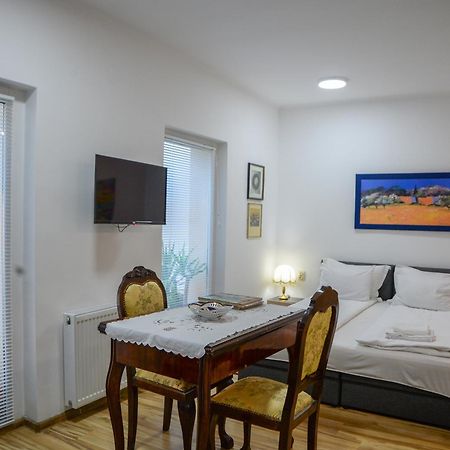 Apartman Centar 스렘스키카를로브치 외부 사진