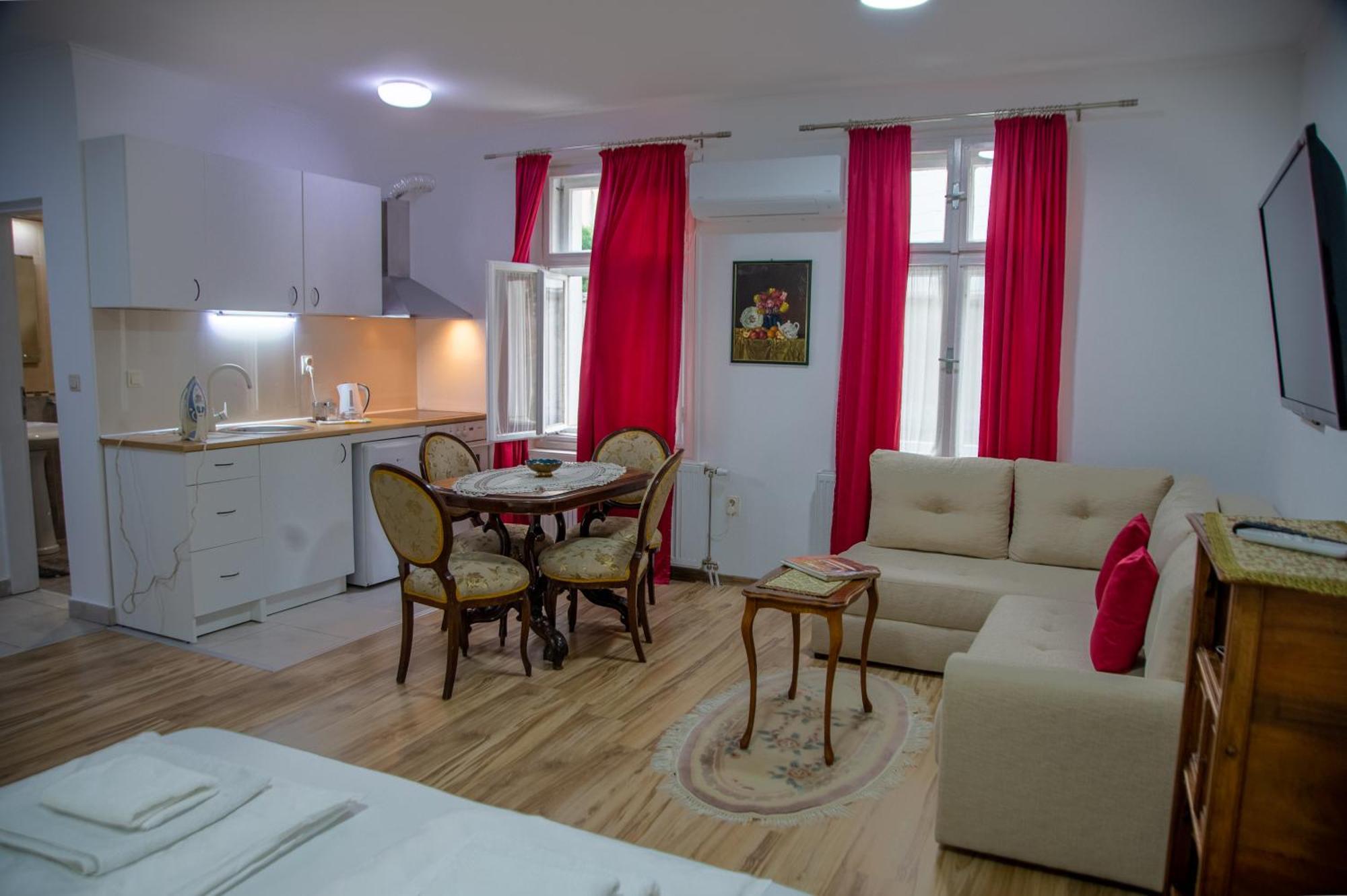 Apartman Centar 스렘스키카를로브치 외부 사진