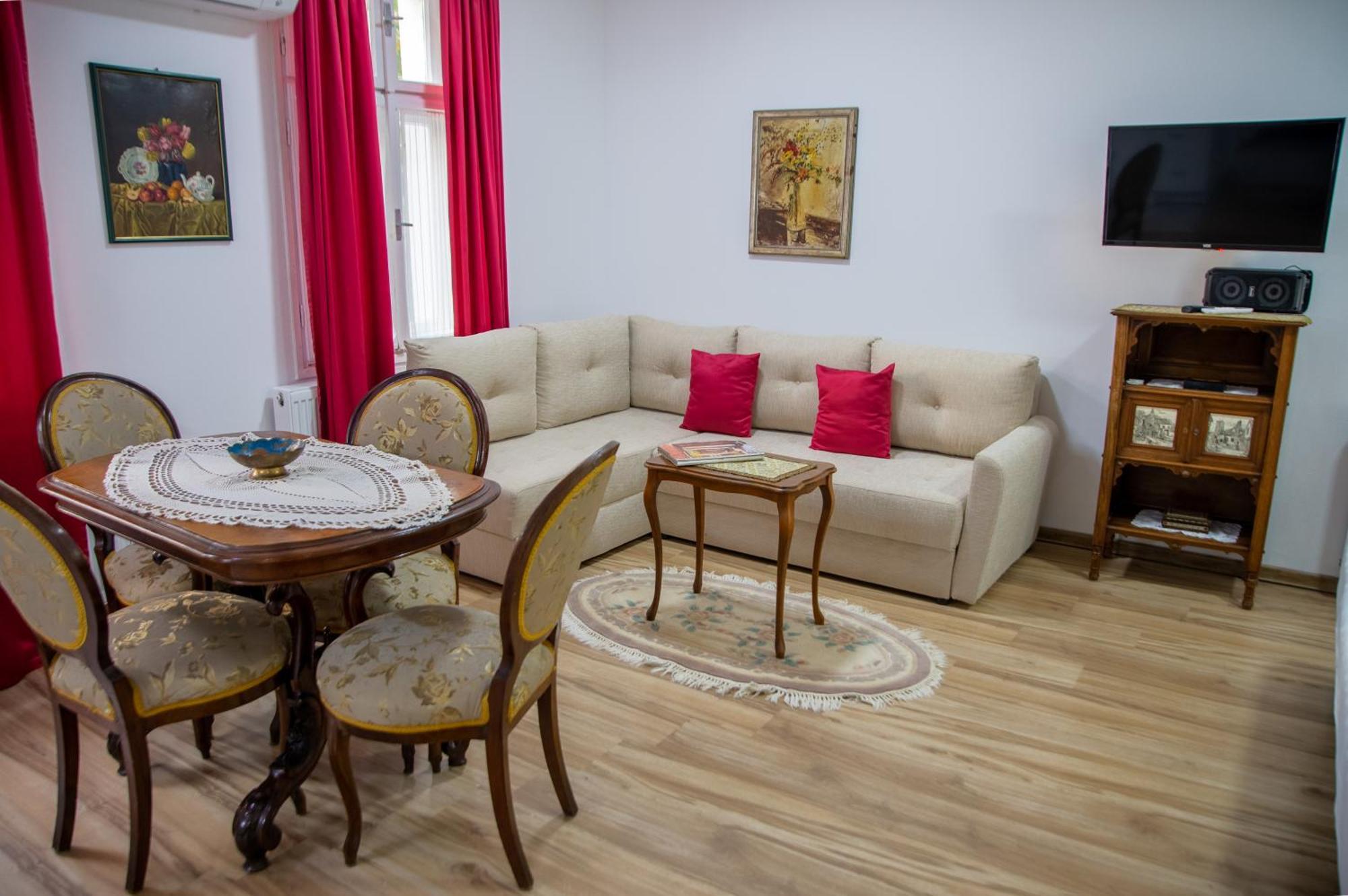 Apartman Centar 스렘스키카를로브치 외부 사진