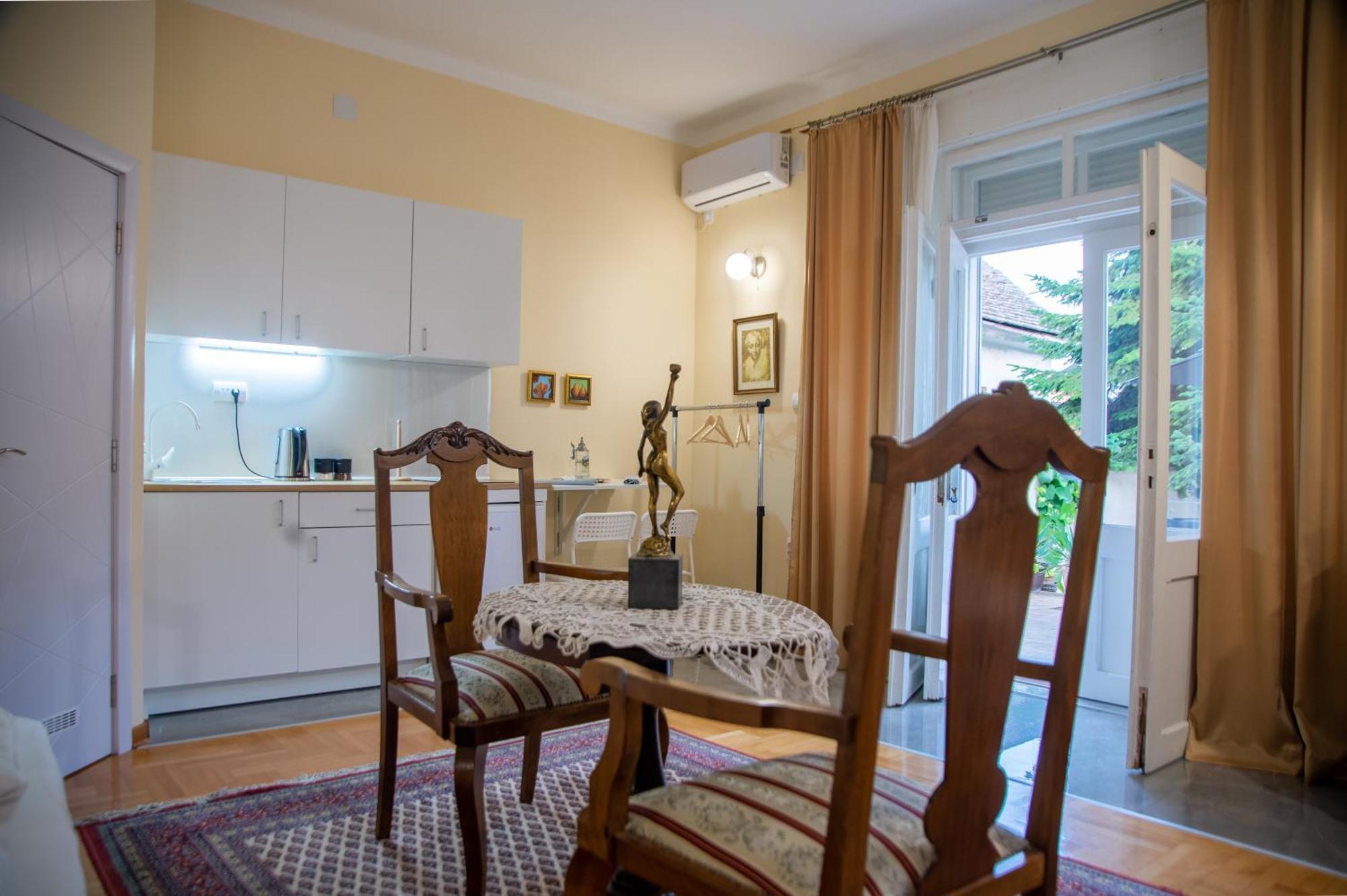 Apartman Centar 스렘스키카를로브치 외부 사진