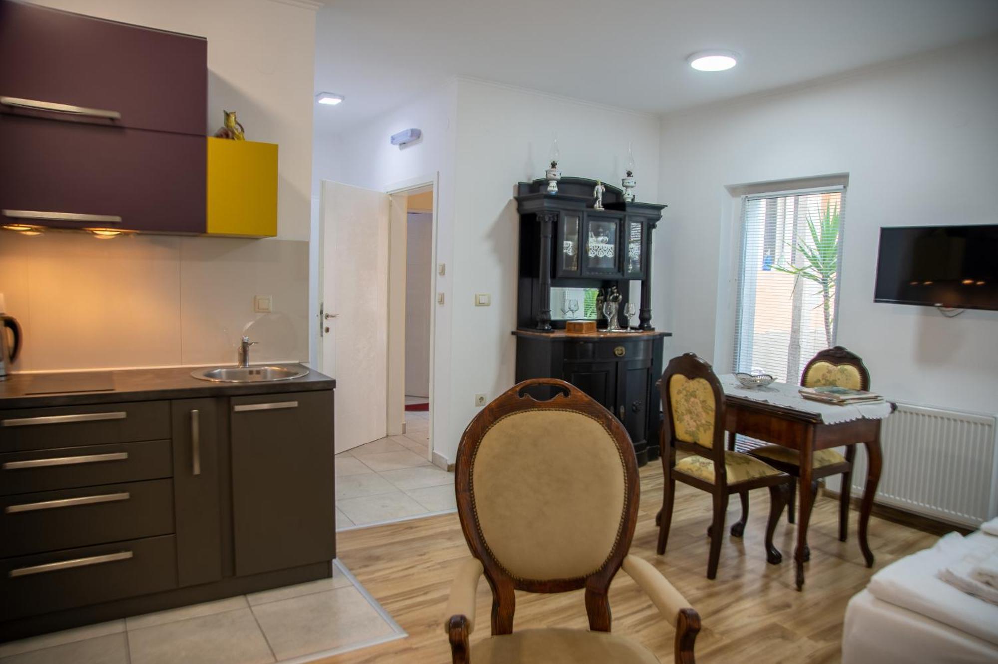 Apartman Centar 스렘스키카를로브치 외부 사진