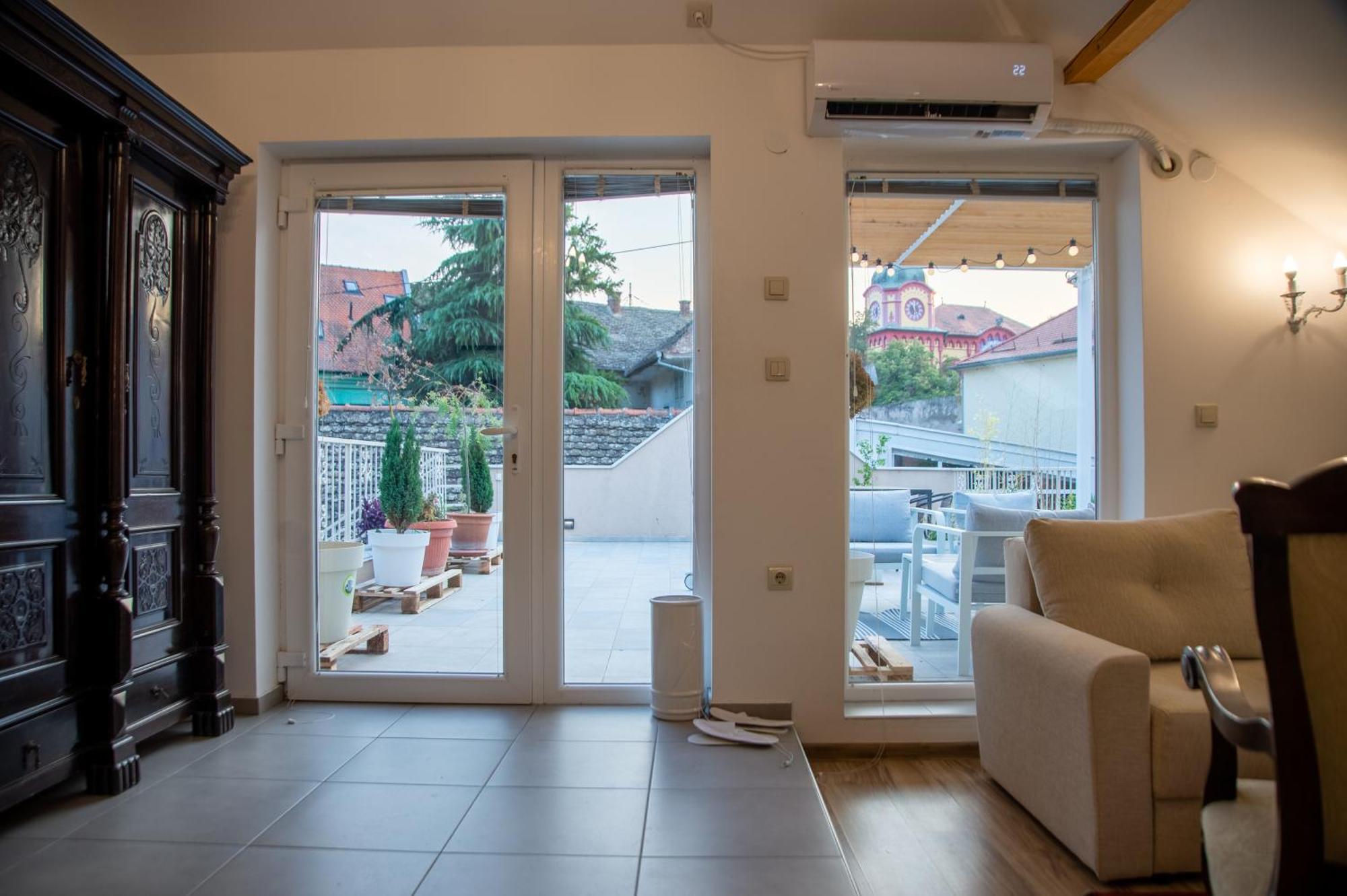 Apartman Centar 스렘스키카를로브치 외부 사진